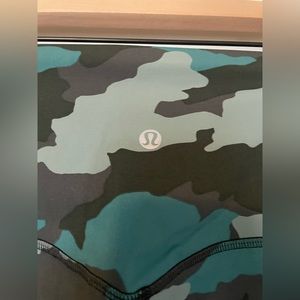 NWT Lululemon Blue Camo Align 25” Leggings Size 4